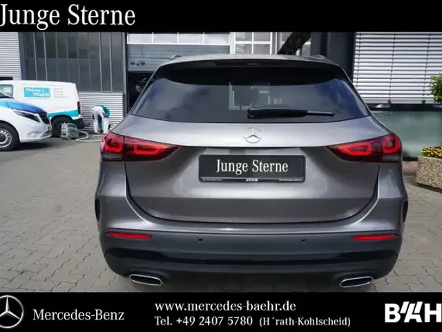 Mercedes-Benz GLA 220