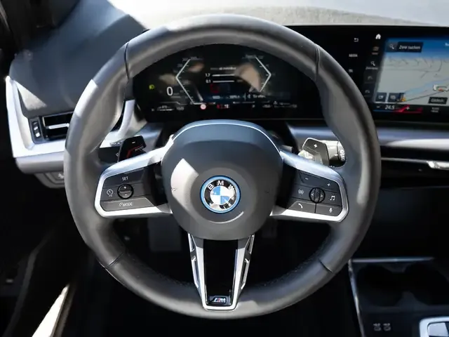 BMW 225