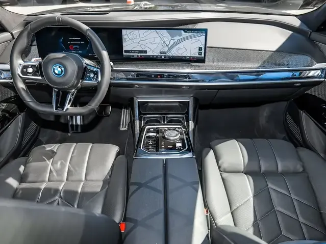 BMW i7