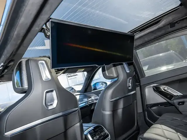 BMW i7