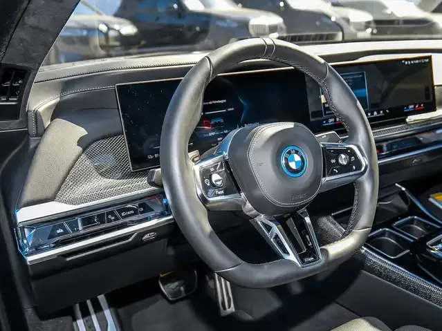 BMW i7