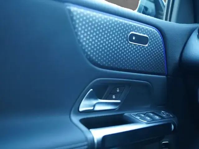 Mercedes-Benz EQB 300