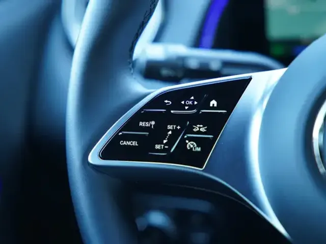 Mercedes-Benz EQB 300