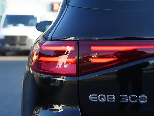 Mercedes-Benz EQB 300