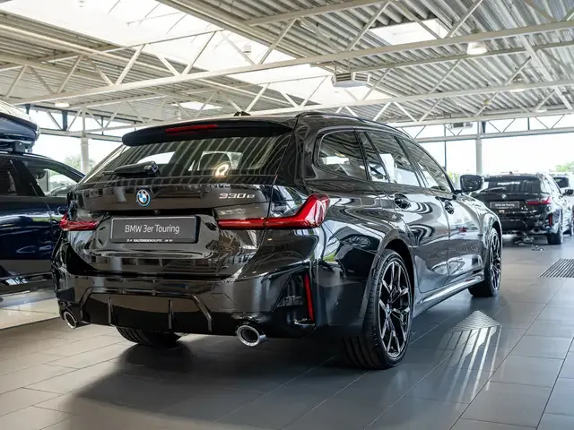 BMW 330