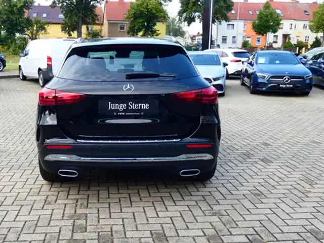Mercedes-Benz GLA 200