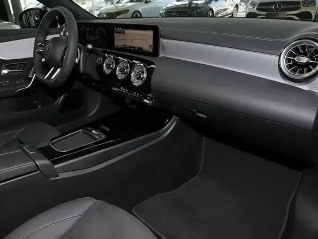 Mercedes-Benz CLA 200