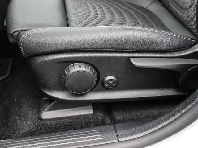 Mercedes-Benz EQB 300