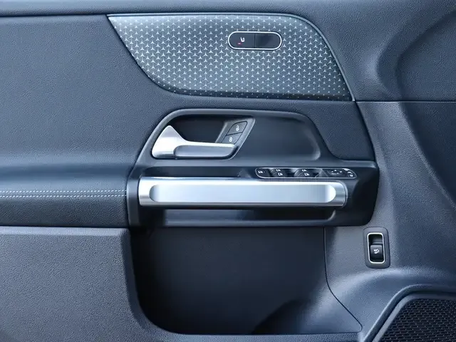 Mercedes-Benz EQB 300