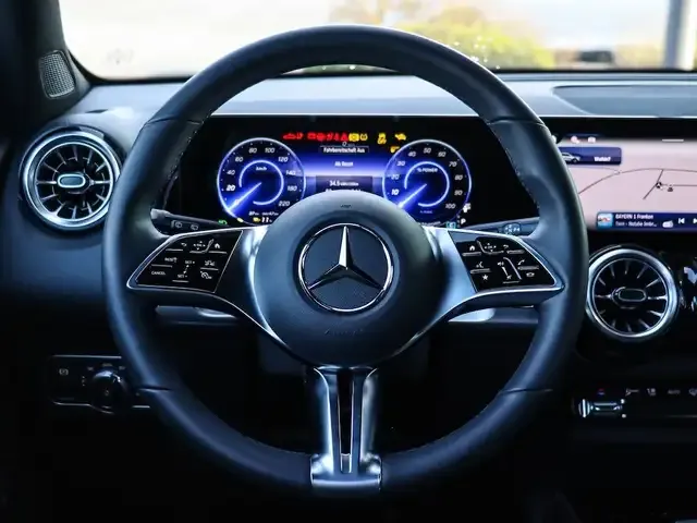 Mercedes-Benz EQB 300