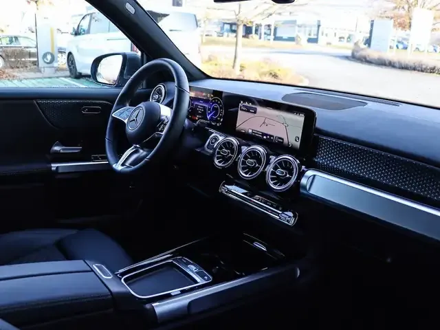 Mercedes-Benz EQB 300