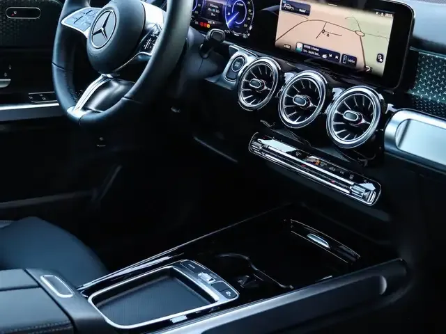 Mercedes-Benz EQB 300