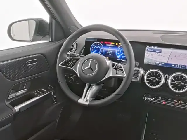 Mercedes-Benz EQB 300