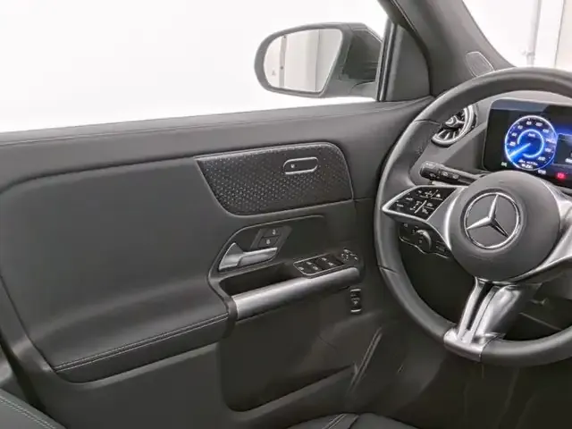 Mercedes-Benz EQA 300