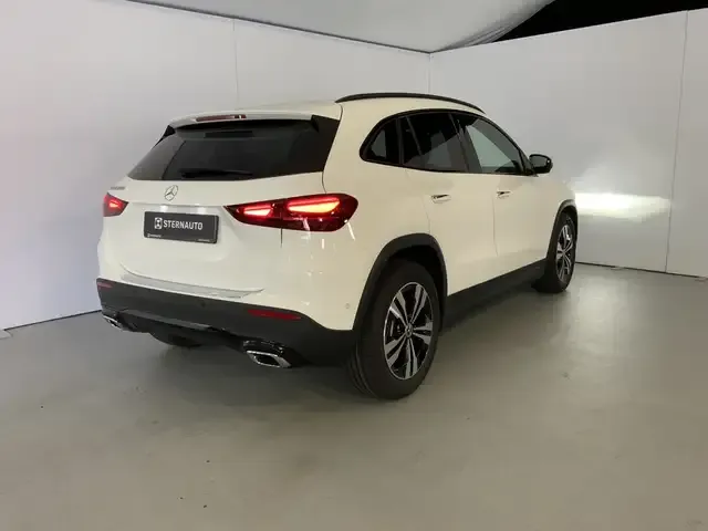 Mercedes-Benz GLA 180