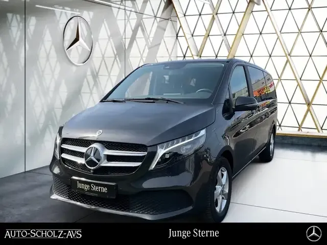 Mercedes-Benz V 220