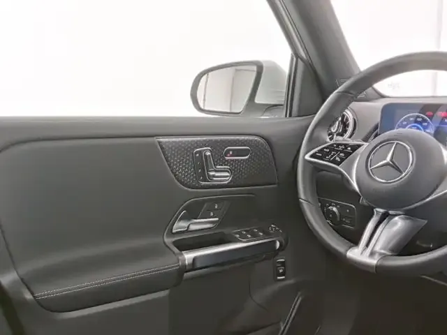 Mercedes-Benz EQB 300