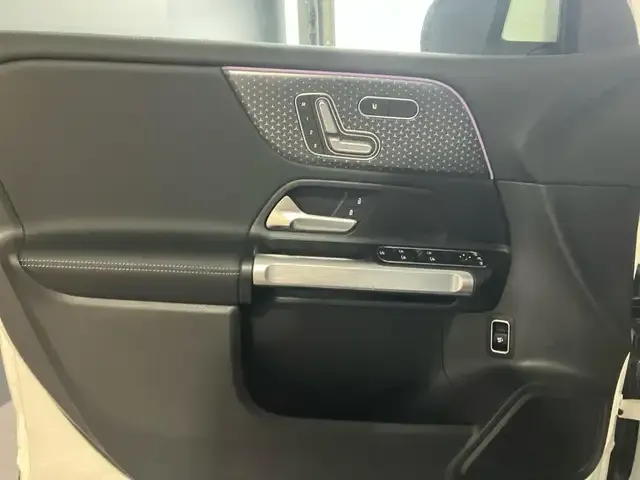 Mercedes-Benz EQB 300