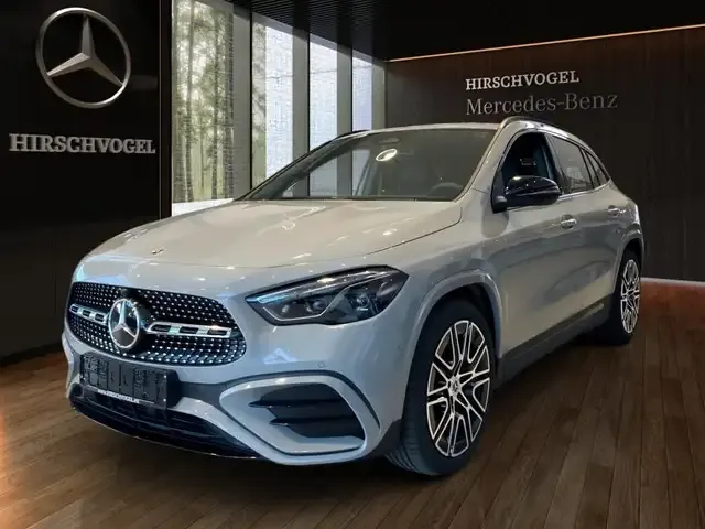 Mercedes-Benz GLA 220
