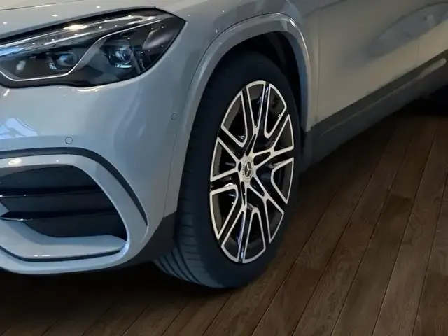 Mercedes-Benz GLA 220