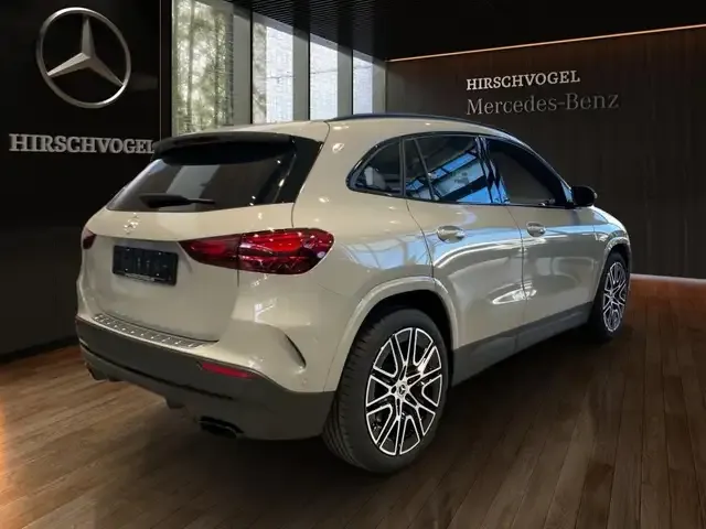 Mercedes-Benz GLA 220