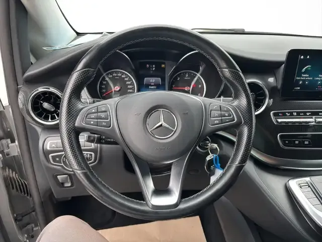 Mercedes-Benz V 220