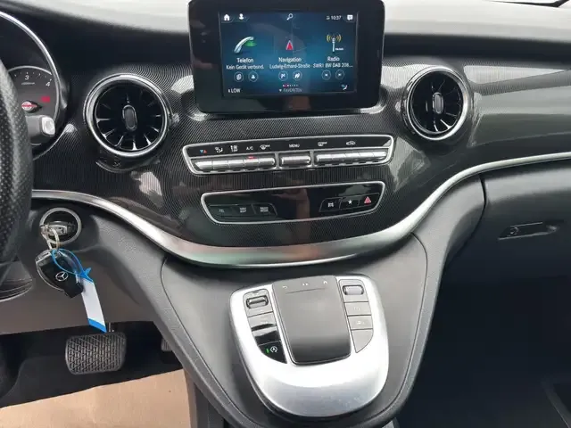 Mercedes-Benz V 220