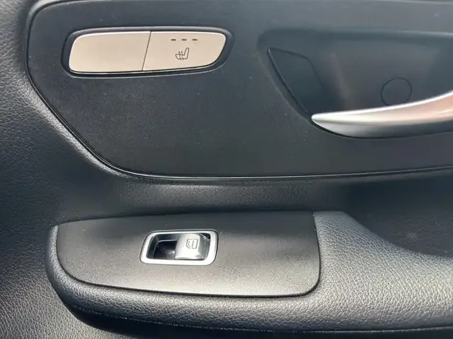 Mercedes-Benz V 220