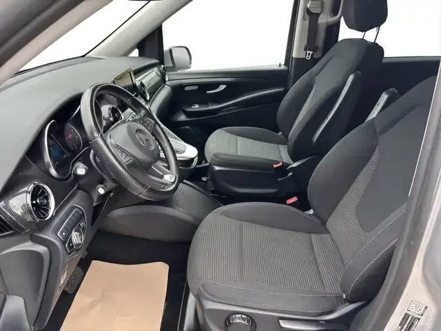 Mercedes-Benz V 220