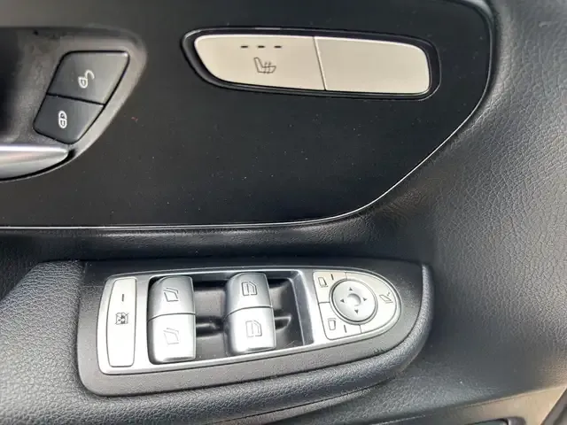 Mercedes-Benz V 220
