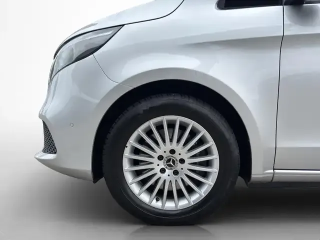 Mercedes-Benz V 220