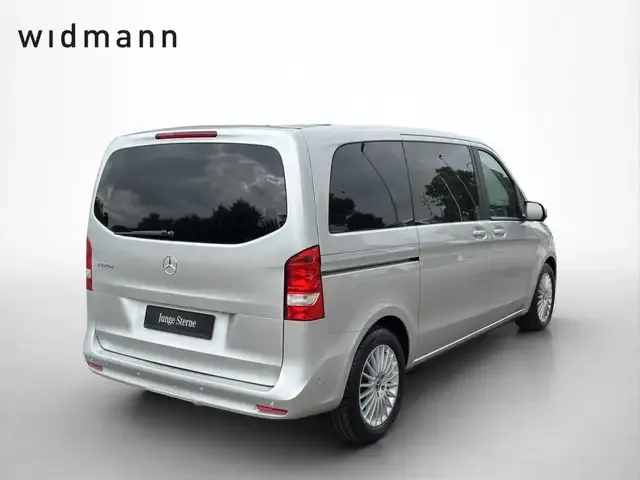 Mercedes-Benz V 220