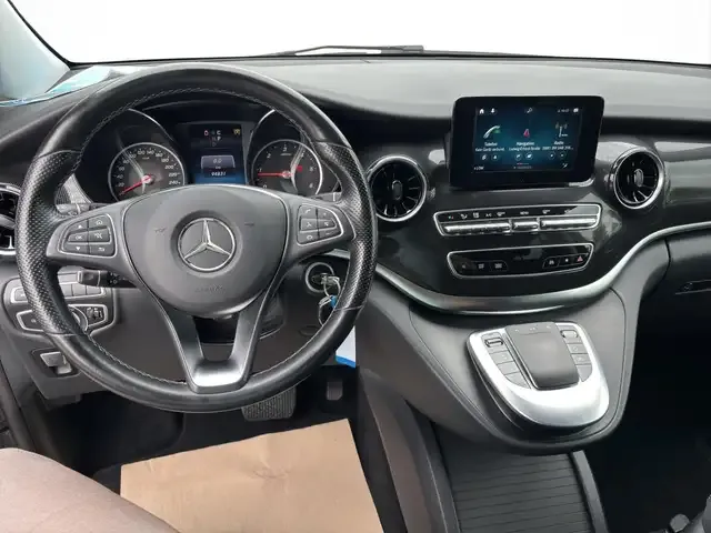 Mercedes-Benz V 220