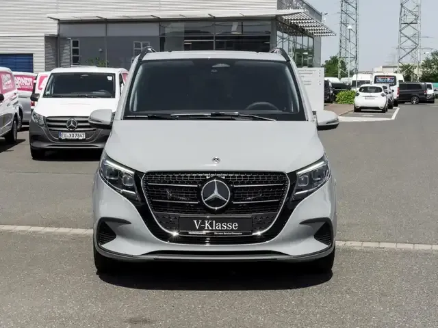 Mercedes-Benz V 220