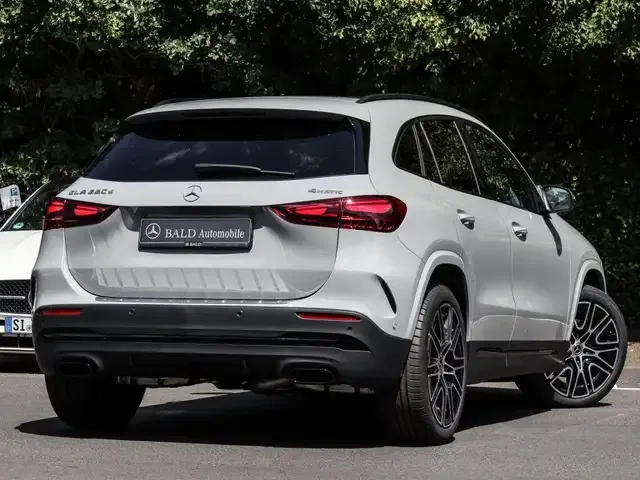 Mercedes-Benz GLA 220
