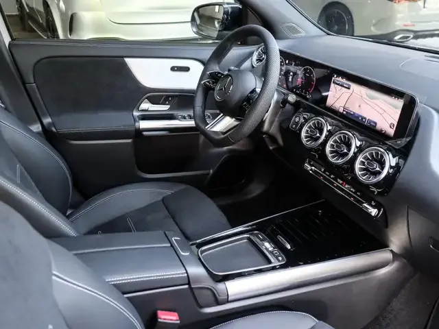 Mercedes-Benz GLA 220