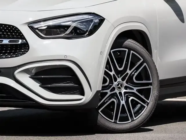 Mercedes-Benz GLA 220