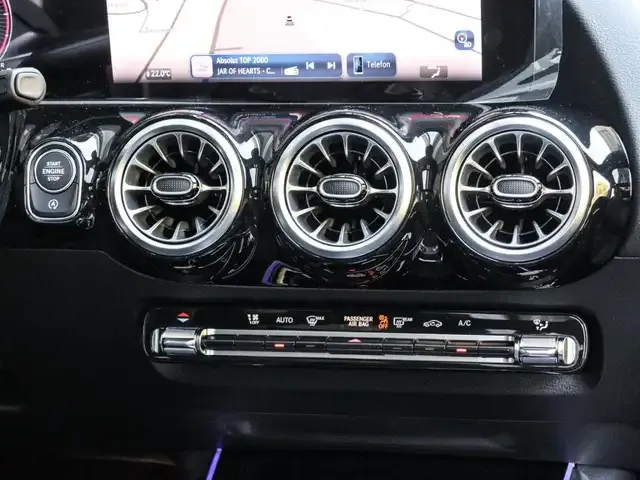 Mercedes-Benz GLA 220