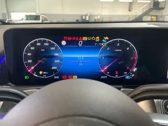 Mercedes-Benz GLB 200