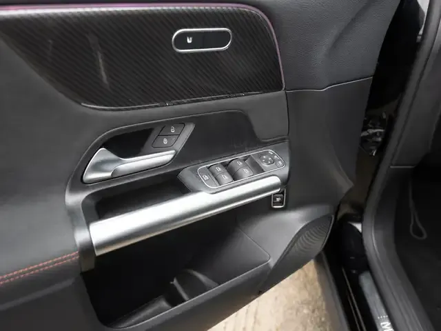 Mercedes-Benz GLA 220