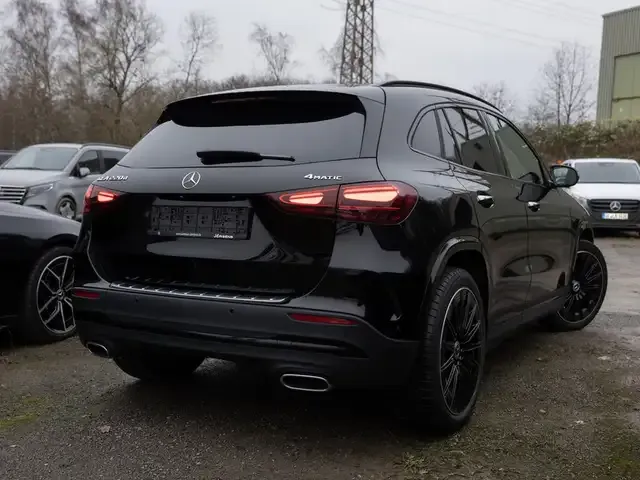 Mercedes-Benz GLA 220