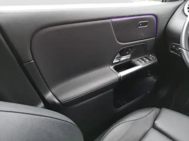 Mercedes-Benz EQA 300