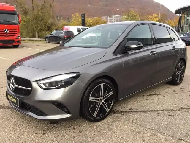 Mercedes-Benz B 220