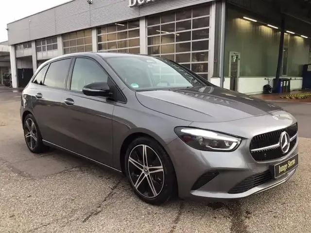 Mercedes-Benz B 220