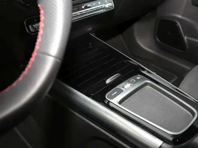 Mercedes-Benz EQA 300