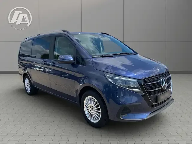 Mercedes-Benz V 220
