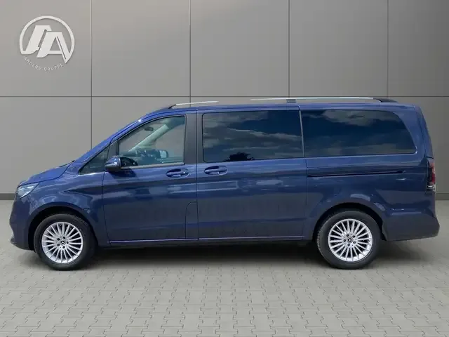 Mercedes-Benz V 220