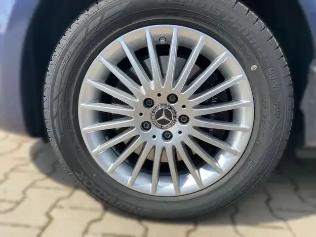 Mercedes-Benz V 220