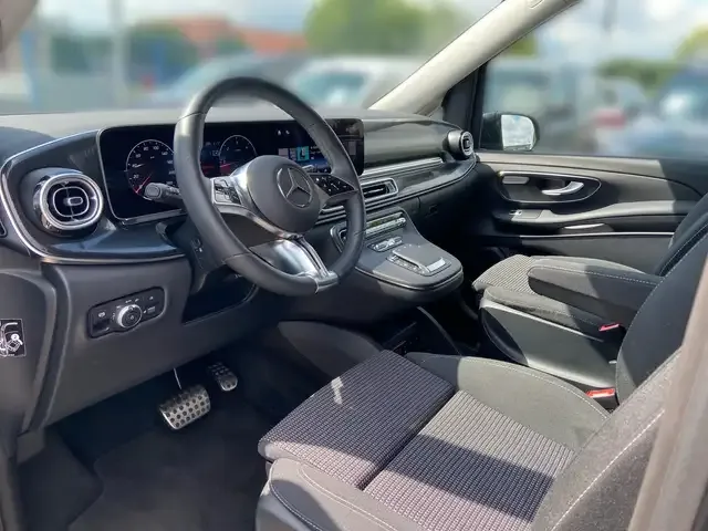 Mercedes-Benz V 220