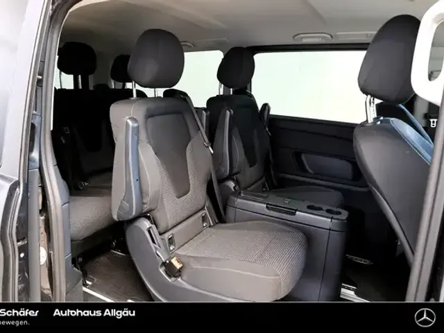 Mercedes-Benz V 220